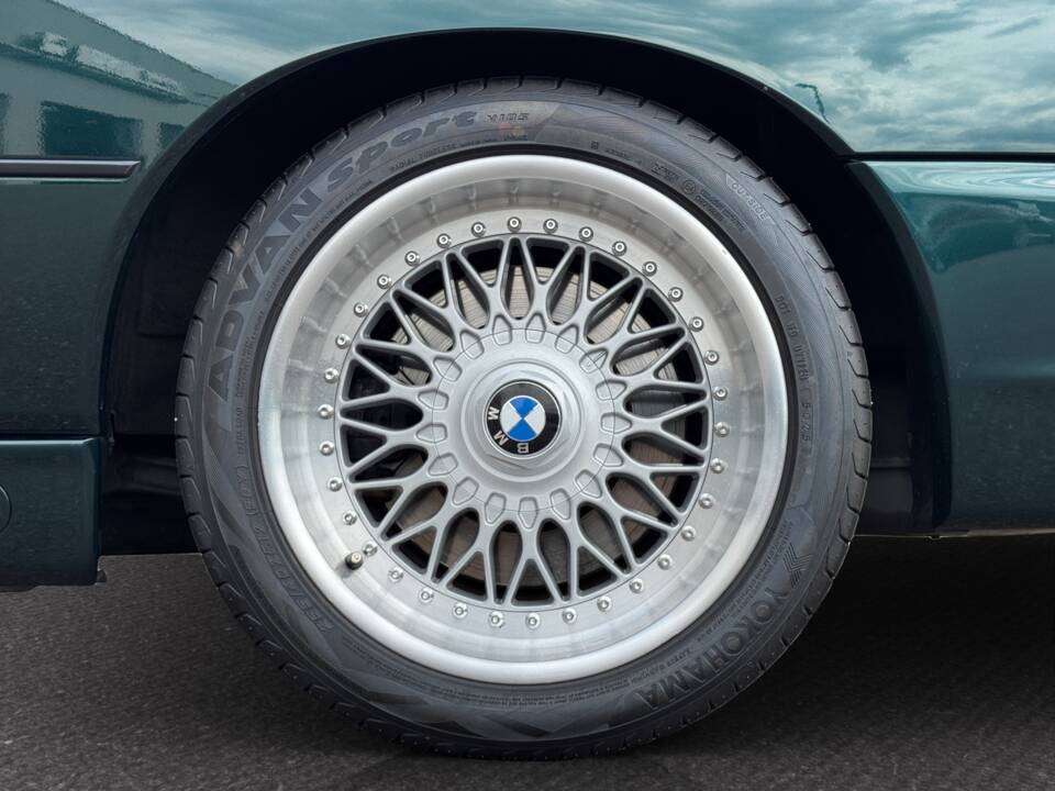Image 18/27 of BMW 840Ci (1994)