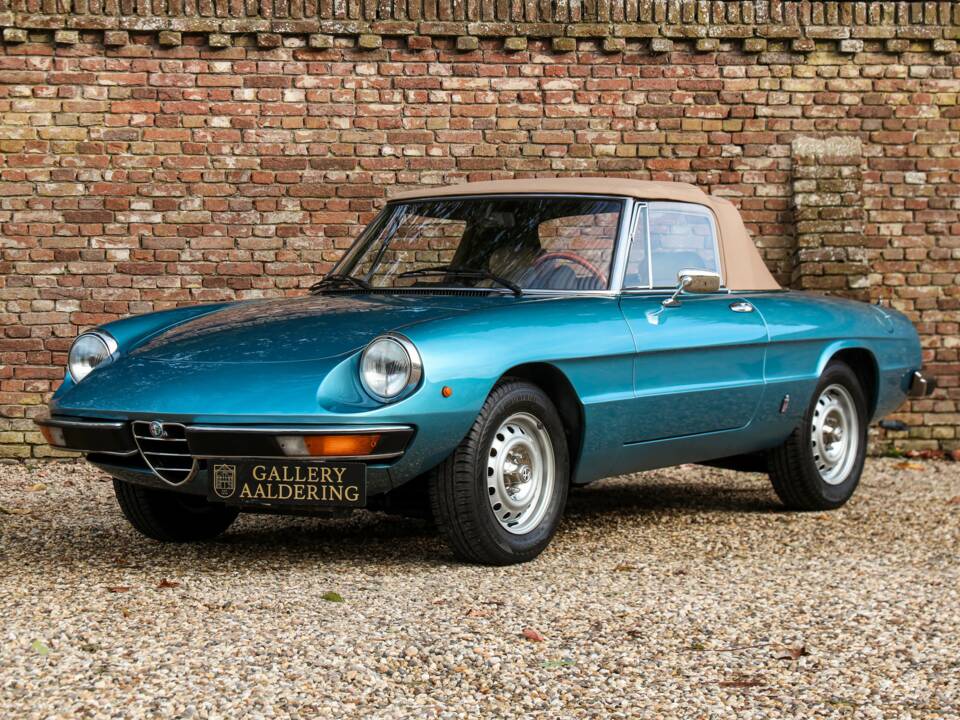 Image 16/50 of Alfa Romeo 2000 Spider Veloce (1981)