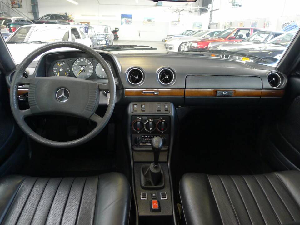 Image 39/44 of Mercedes-Benz 280 (1978)