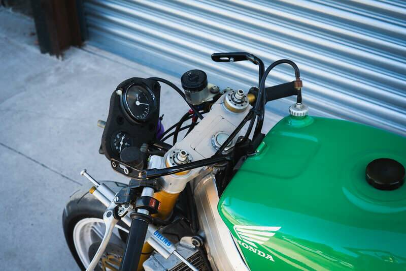 Image 32/50 of Honda VFR 750R RC 30 (1992)