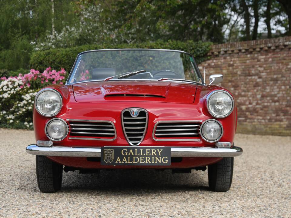 Image 5/50 of Alfa Romeo 2600 Spider (1962)