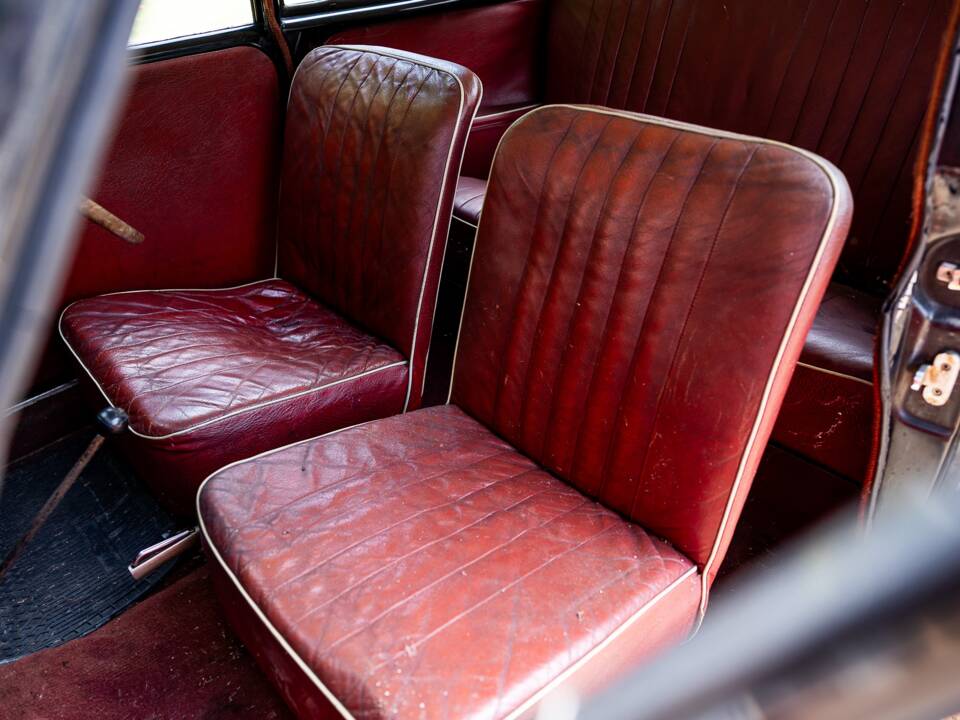 Image 30/36 of Morris Minor 1000 (1956)