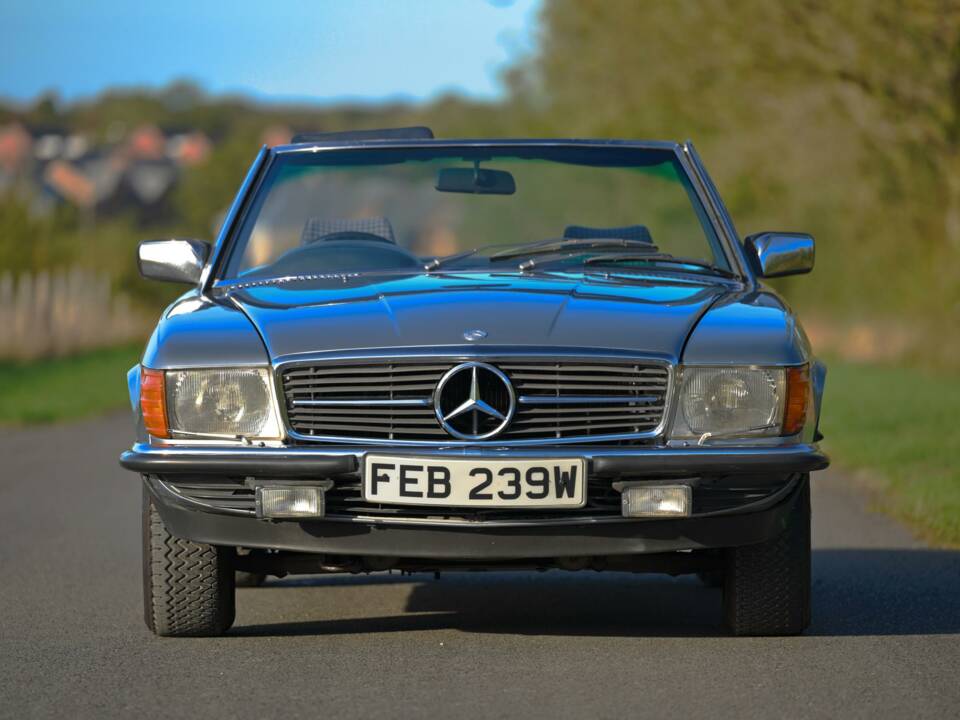 Immagine 2/50 di Mercedes-Benz 380 SL (1980)