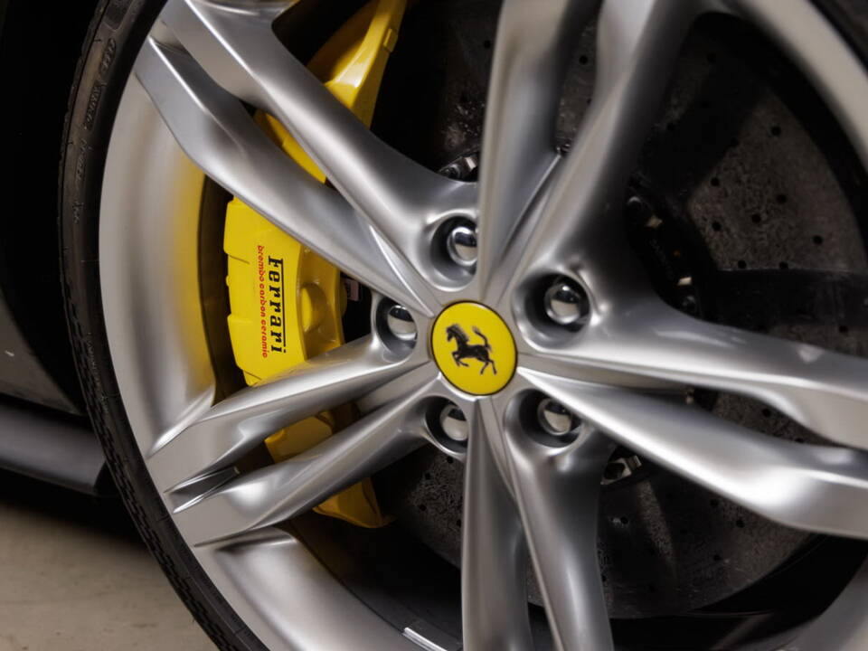 Image 29/42 de Ferrari 296 GTS (2024)