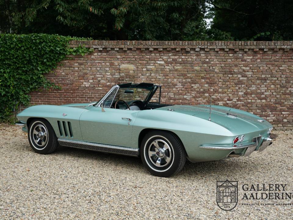 Image 40/50 of Chevrolet Corvette Sting Ray Convertible (1966)