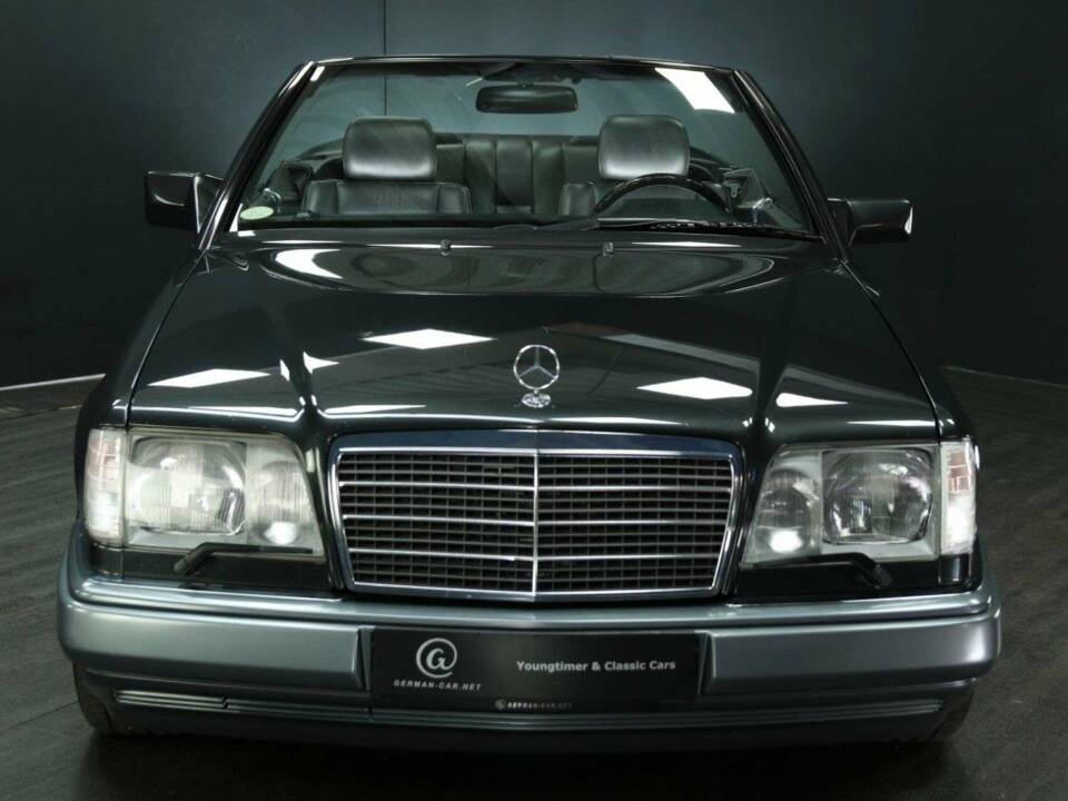 Immagine 9/30 di Mercedes-Benz E 320 (1997)