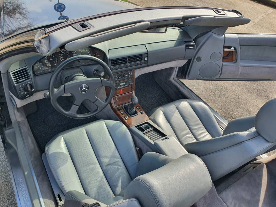 Image 20/28 of Mercedes-Benz 300 SL-24 (1990)