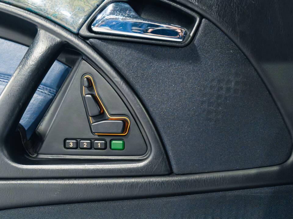 Image 31/35 of Mercedes-Benz SL 320 (1998)