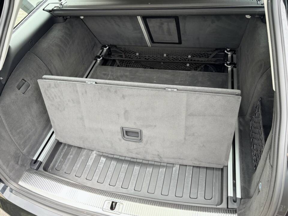 Imagen 35/42 de Audi S6 Avant 5.2 V10 quattro (2006)