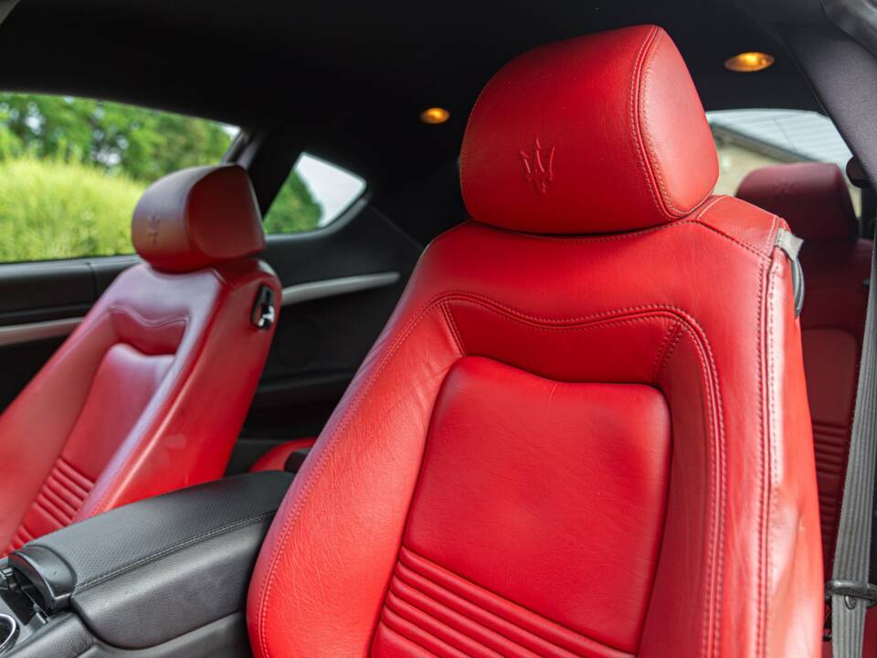Bild 31/50 von Maserati GranTurismo 4.2 (2008)