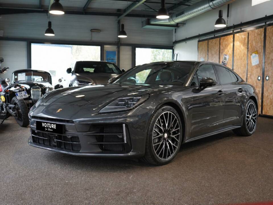 Image 1/10 of Porsche Panamera 4 E-Hybrid (2024)