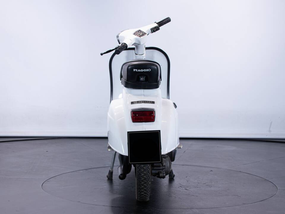 Image 6/9 de Piaggio Vespa 50 S (1972)