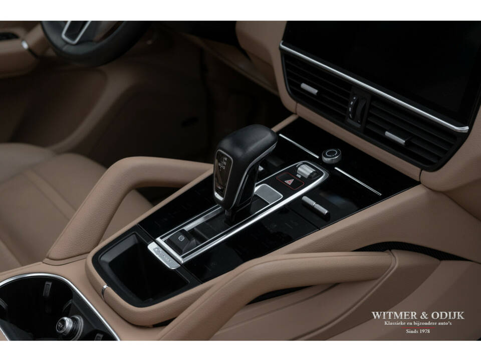 Image 13/38 of Porsche Cayenne (2019)