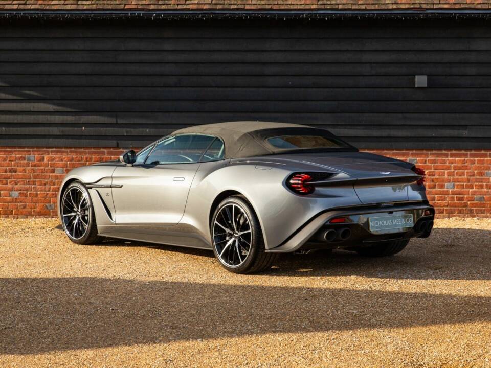 Immagine 5/50 di Aston Martin Vanquish Zagato Volante (2017)