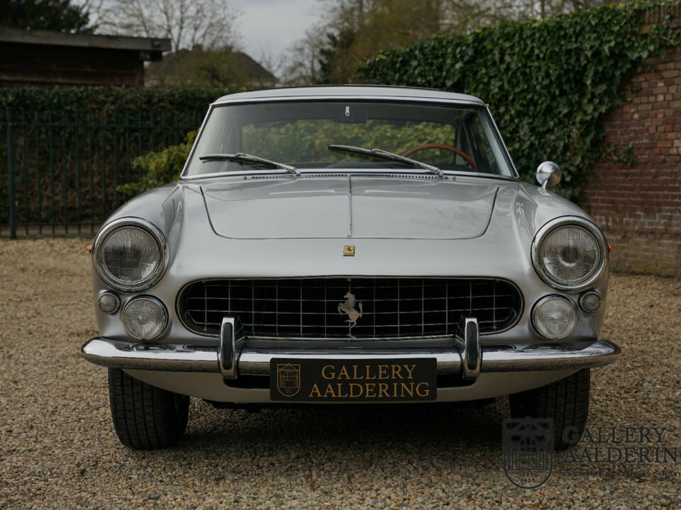 Image 14/50 of Ferrari 250 GT&#x2F;E (1964)