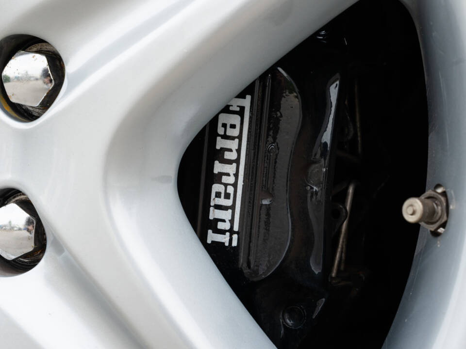 Image 38/98 of Ferrari F 355 Berlinetta (1996)