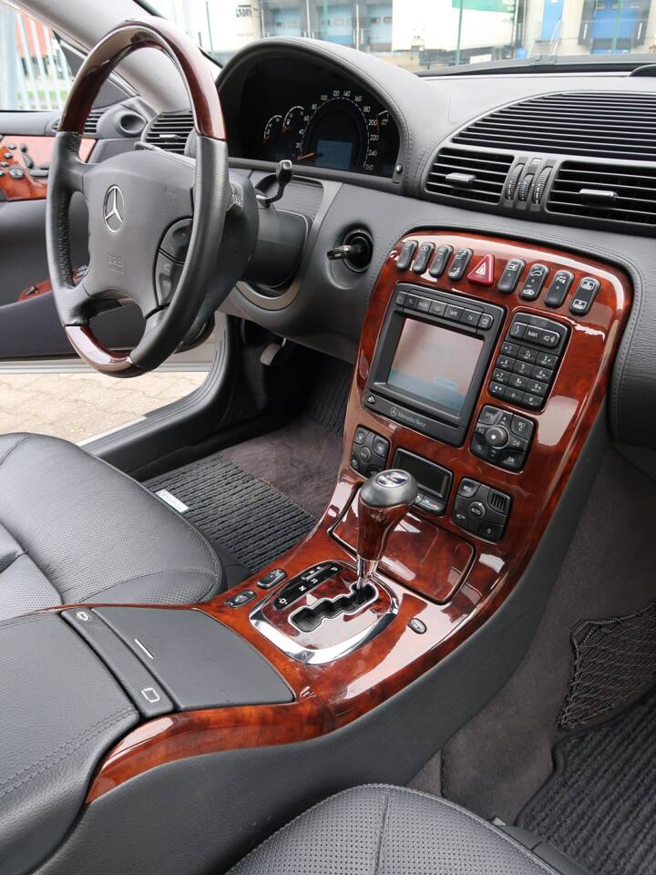 Image 11/14 of Mercedes-Benz CL 500 (2003)