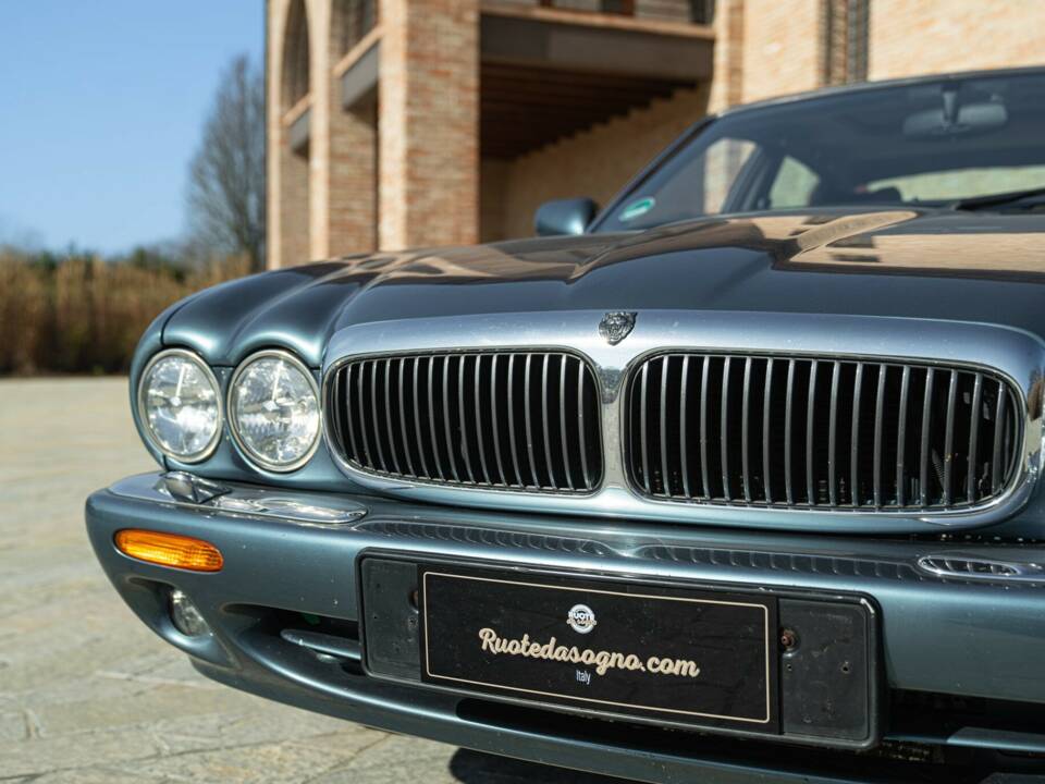 Bild 14/50 von Jaguar XJ 8 Executive (1997)