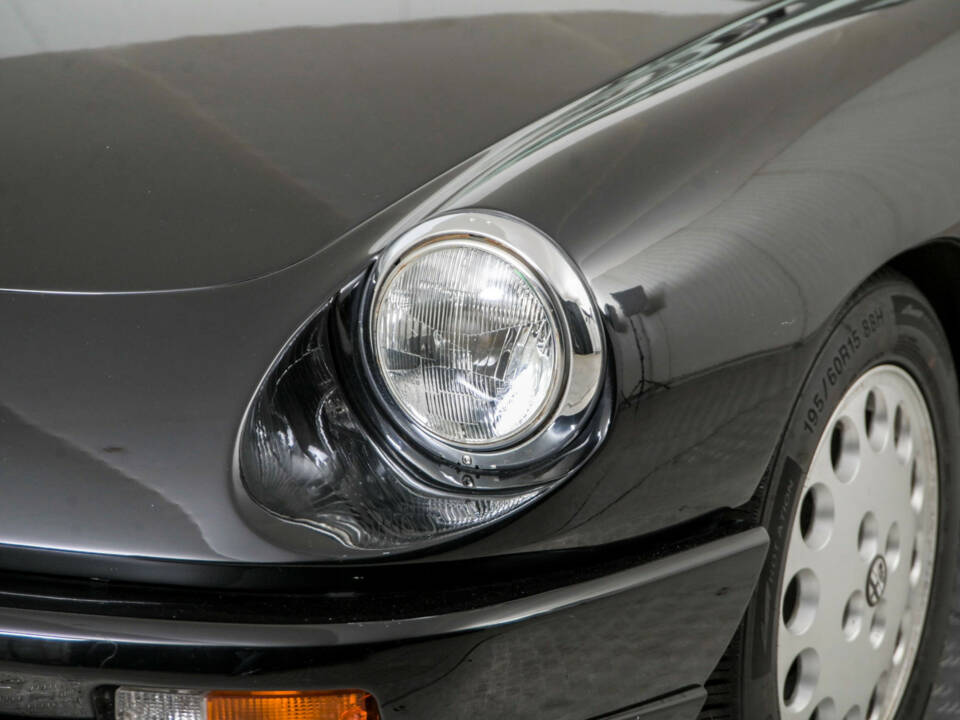 Bild 22/50 von Alfa Romeo 2.0 Spider (1991)