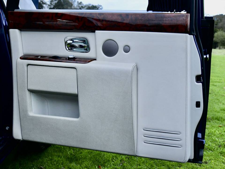 Image 42/50 of Rolls-Royce Phantom VII (2009)