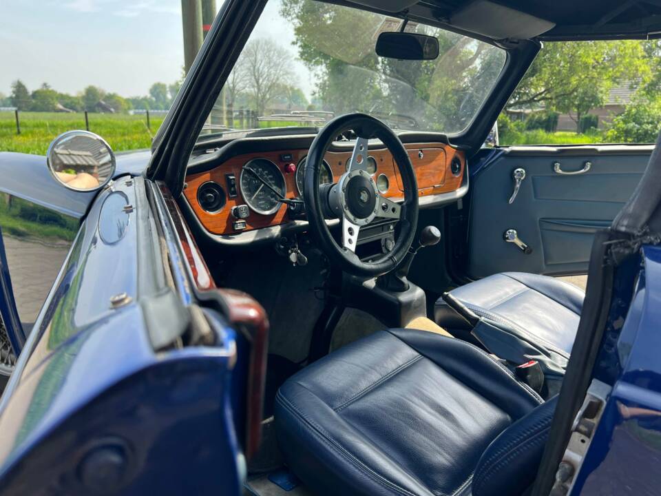 Image 13/28 de Triumph TR 6 (1973)