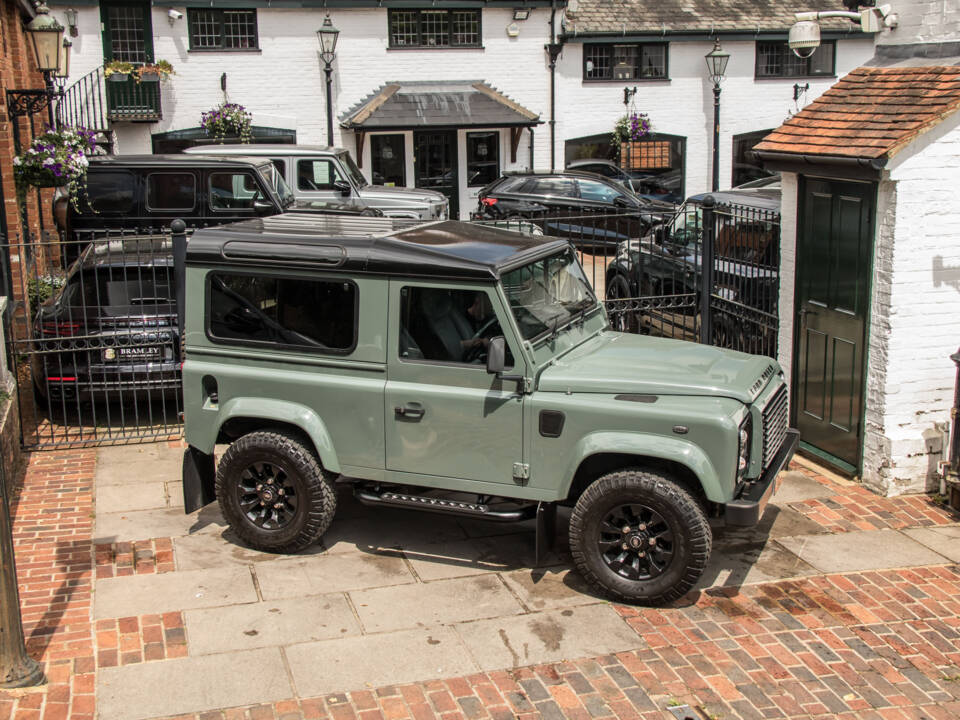 Bild 8/19 von Land Rover Defender 90 &quot;40th Anniversary Overfinch&quot; (2016)