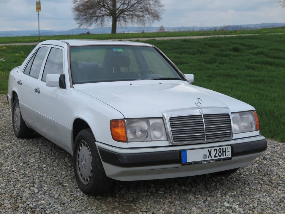 Bild 14/71 von Mercedes-Benz 300 E 4-Matic (1990)