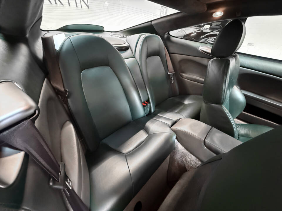 Image 28/43 of Aston Martin V12 Vanquish (2003)