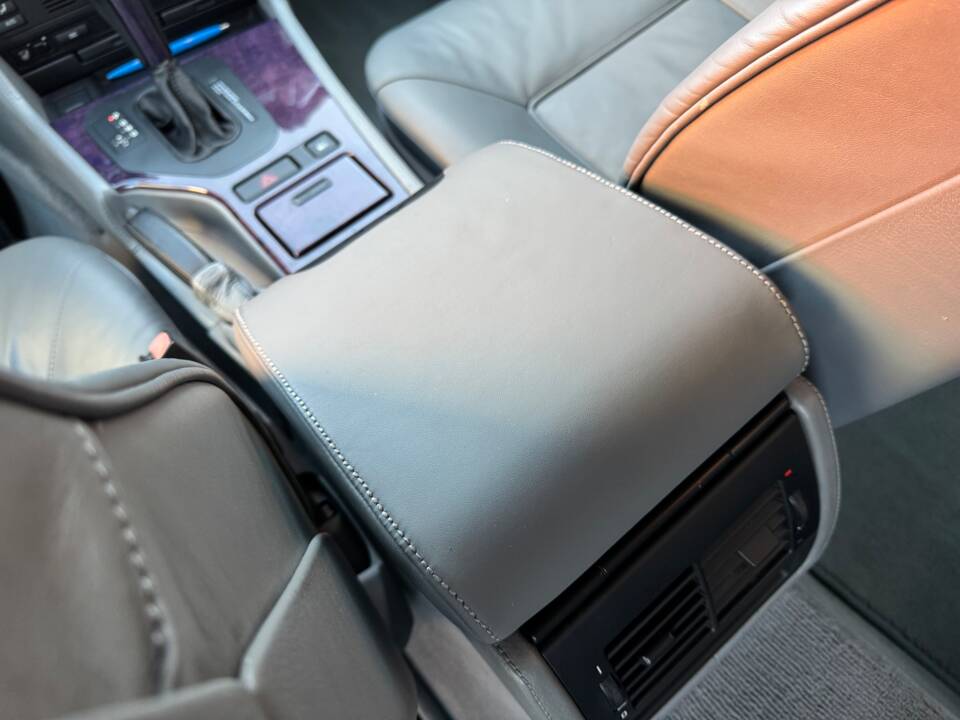 Image 51/100 of BMW 540i Touring (1998)
