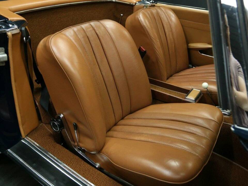 Image 18/30 of Mercedes-Benz 280 SL (1968)