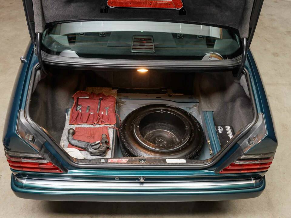 Bild 33/40 von Mercedes-Benz E 220 (1995)