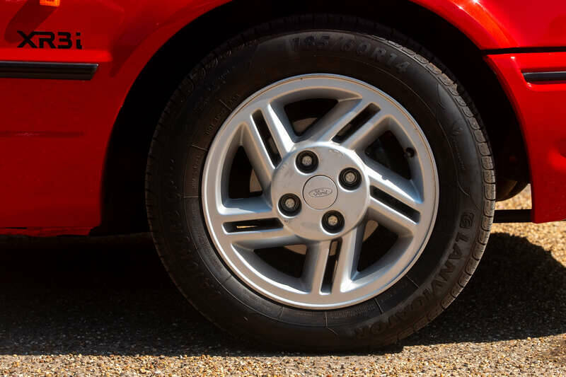 Image 38/50 of Ford Escort IV XR3i (1989)