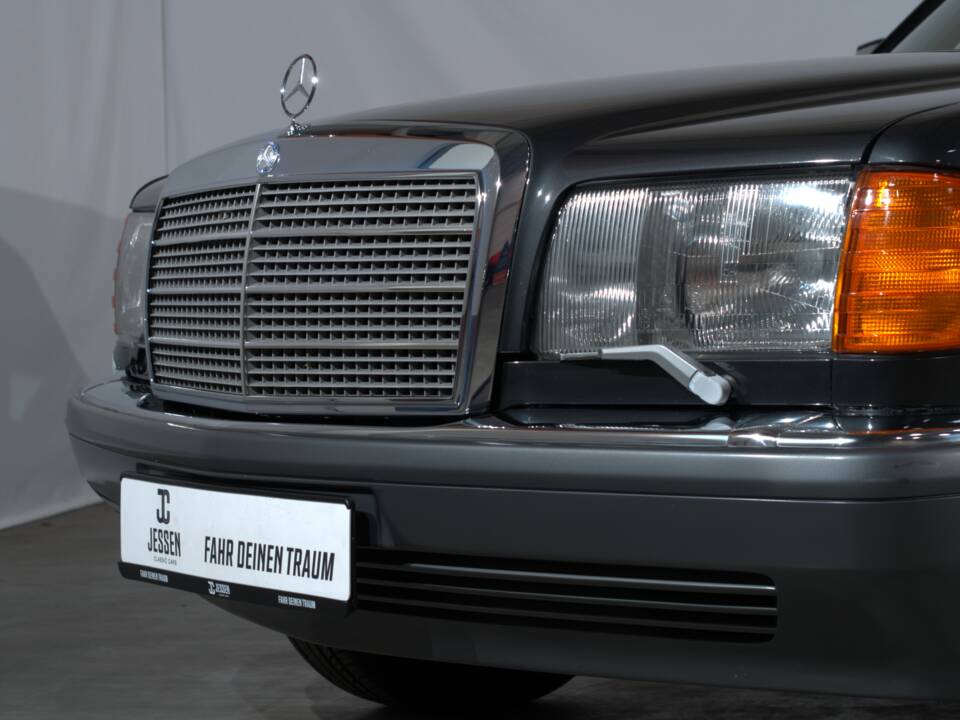 Image 11/52 of Mercedes-Benz 560 SEL (1988)