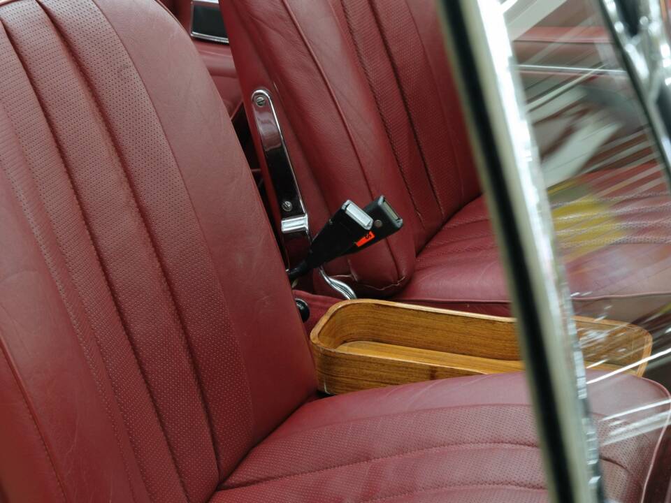 Image 46/50 of Mercedes-Benz 220 SE b (1963)