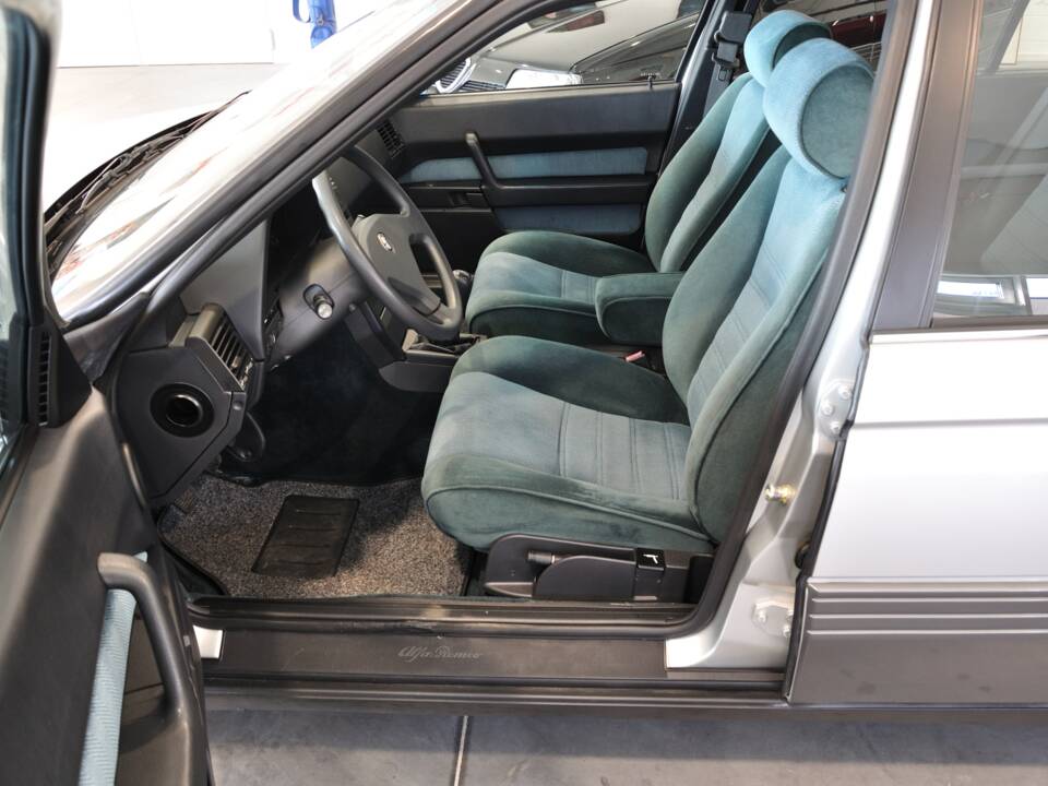 Bild 16/41 von Alfa Romeo 164 2.0 (1990)