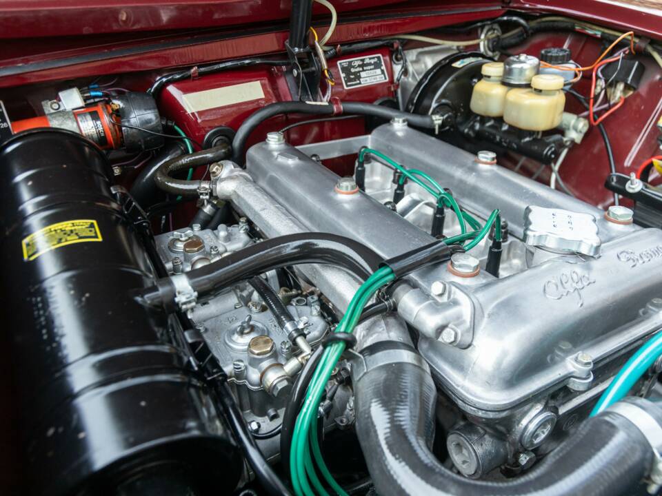 Imagen 34/50 de Alfa Romeo Giulia Nuova Super 1600 (1971)