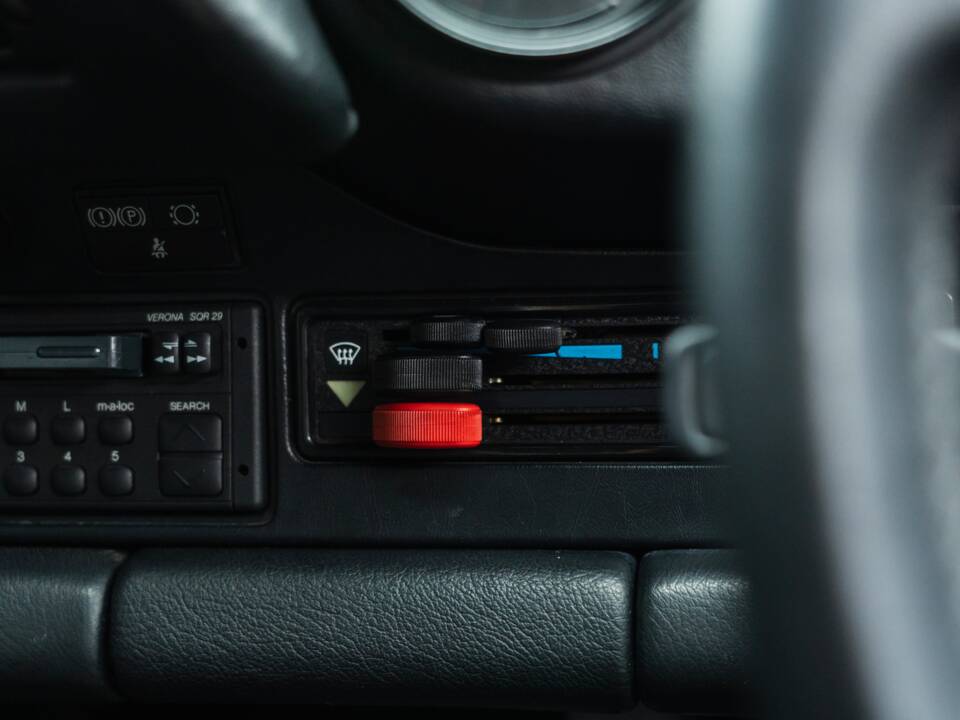 Image 35/67 of Porsche 911 Turbo 3.3 (1987)