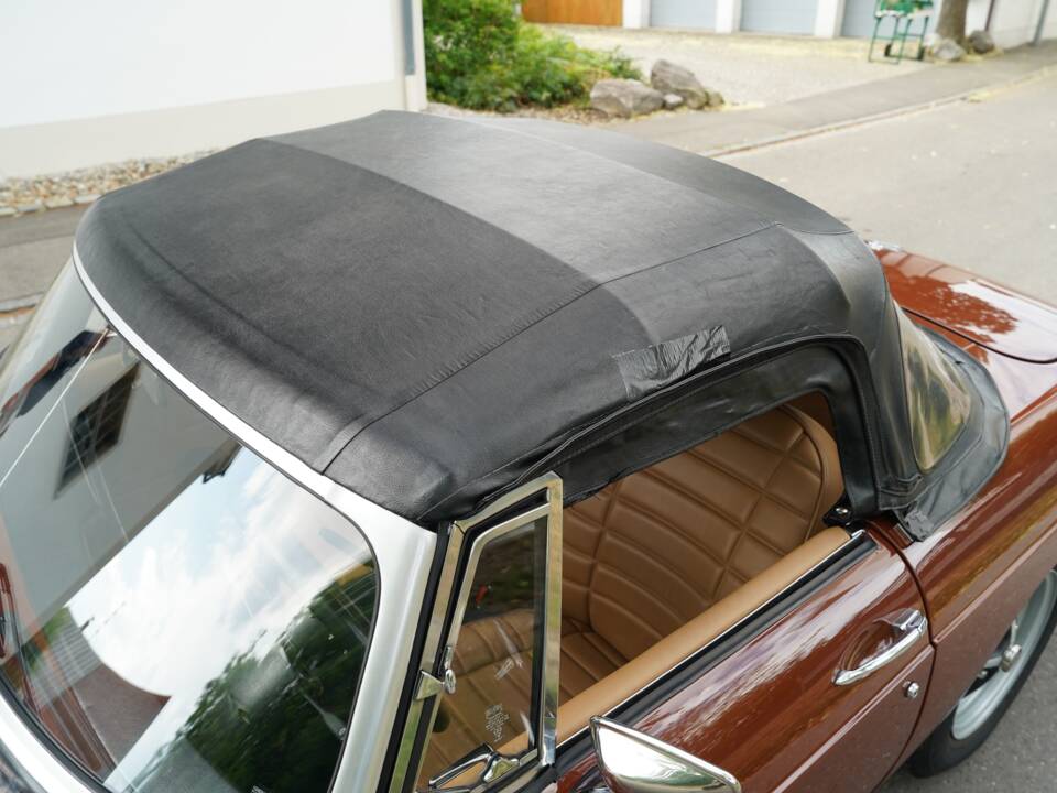 Image 25/100 of MG MGB (1978)