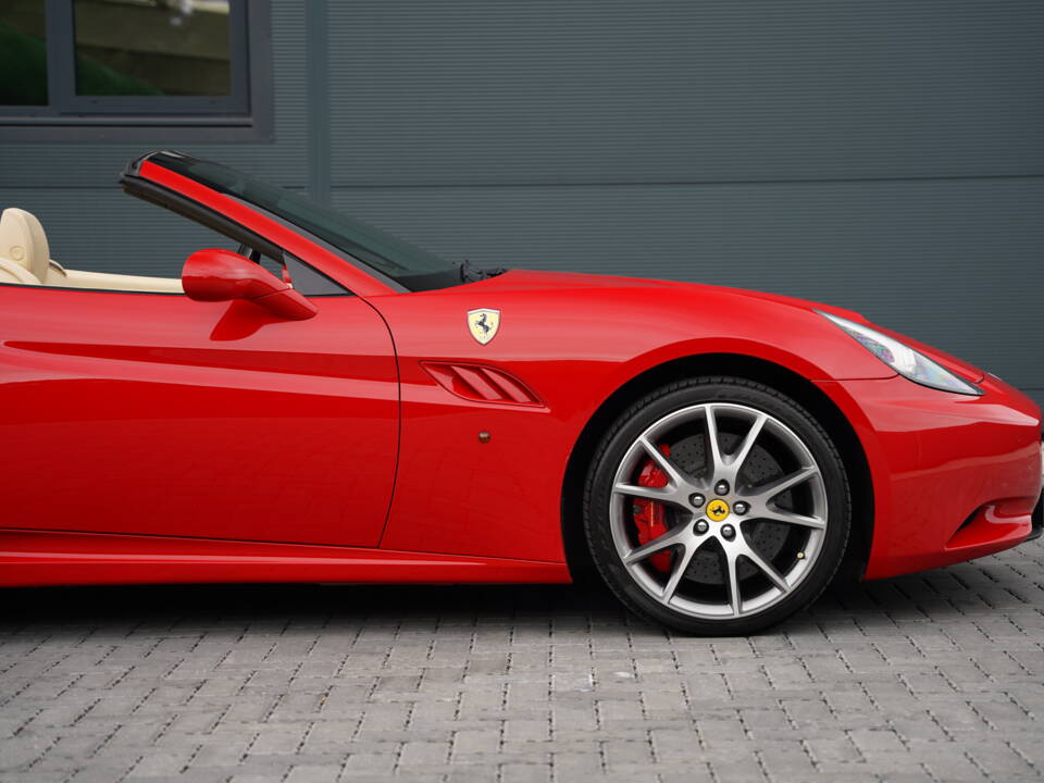 Image 10/50 of Ferrari California (2010)