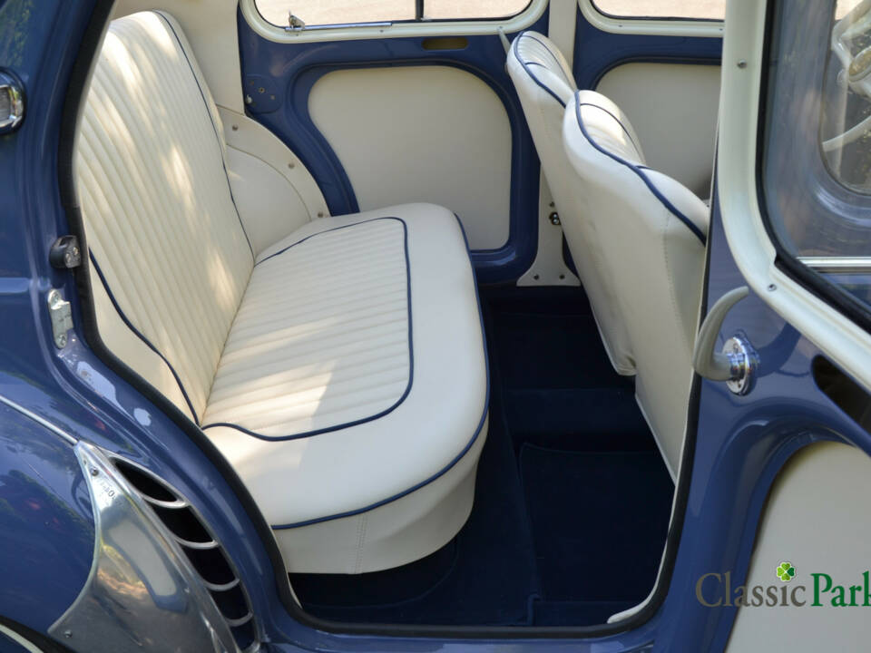 Image 38/50 of Renault 4 CV Décapotable (1954)