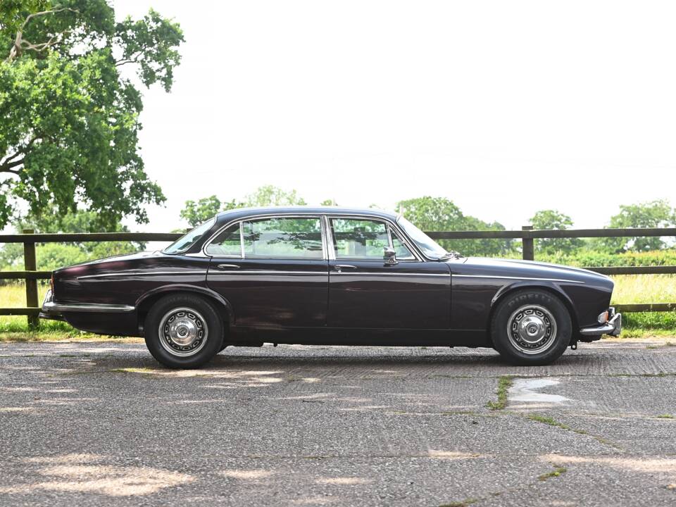 Afbeelding 2/21 van Daimler Double Six Vanden Plas (1973)
