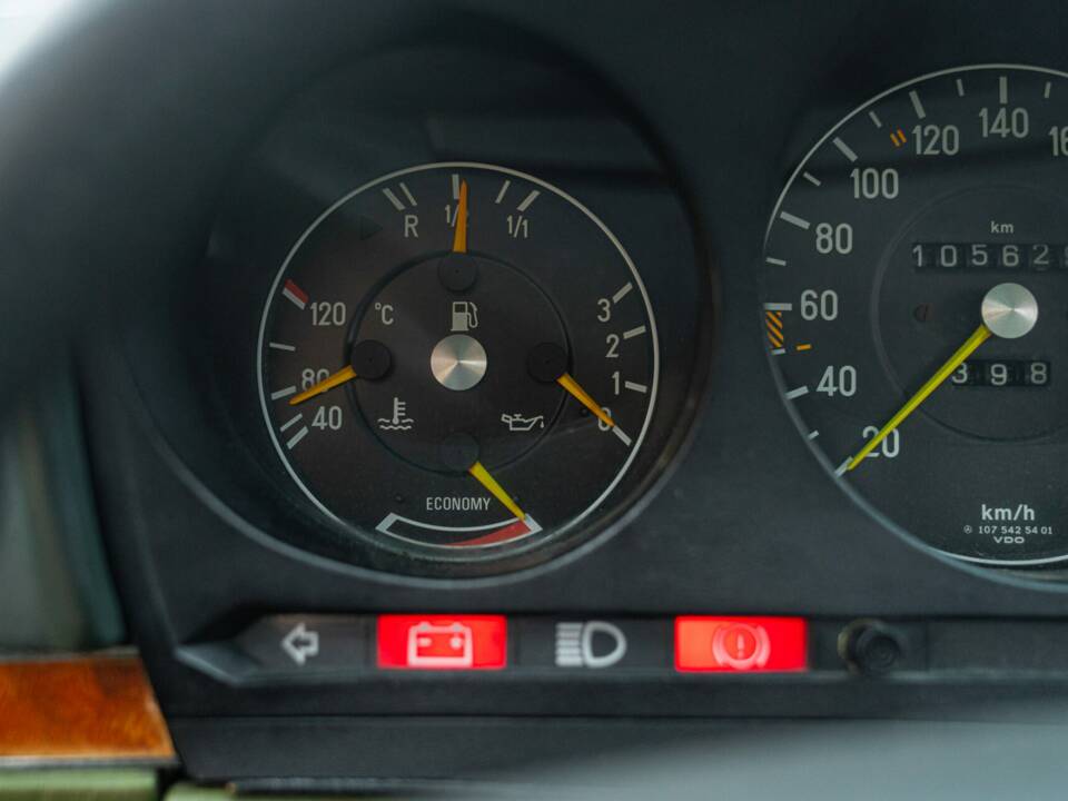 Image 47/50 of Mercedes-Benz 500 SLC (1984)