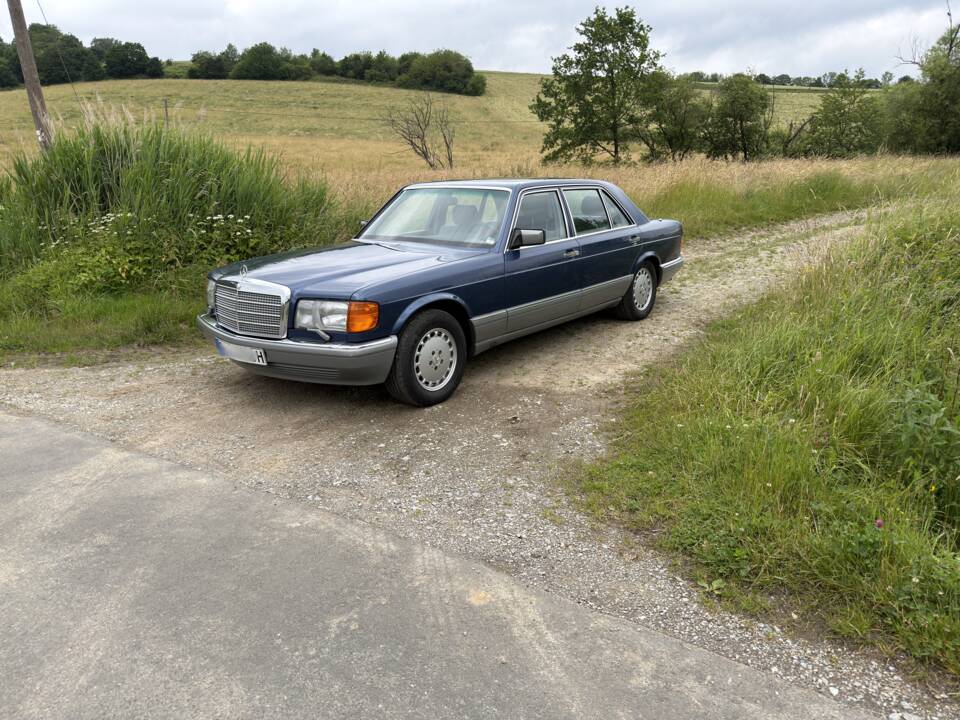 Image 2/20 of Mercedes-Benz 560 SEL (1988)