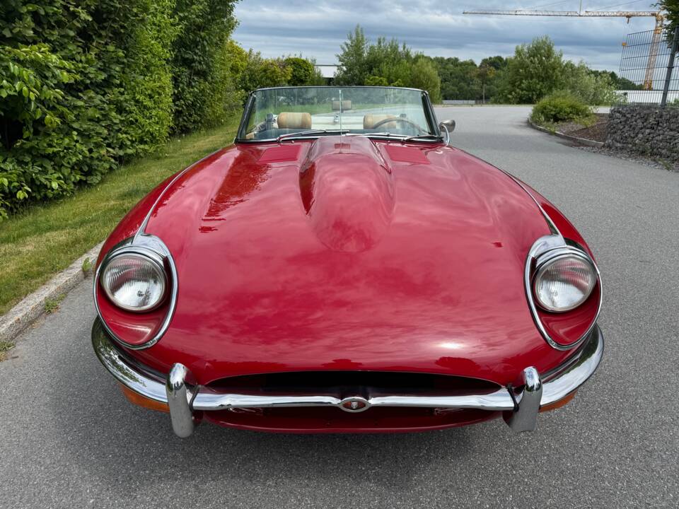 Image 4/35 of Jaguar E-Type (1969)