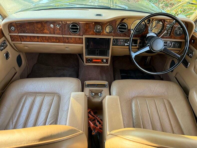 Immagine 7/50 di Rolls-Royce Silver Shadow II (1979)