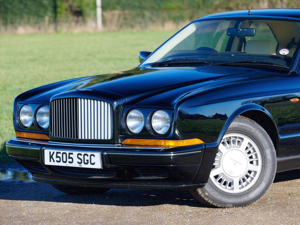 Image 44/50 of Bentley Continental R (1993)