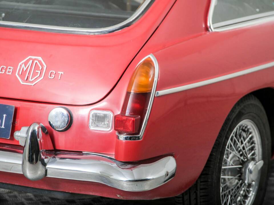 Image 30/50 of MG MGB GT (1967)