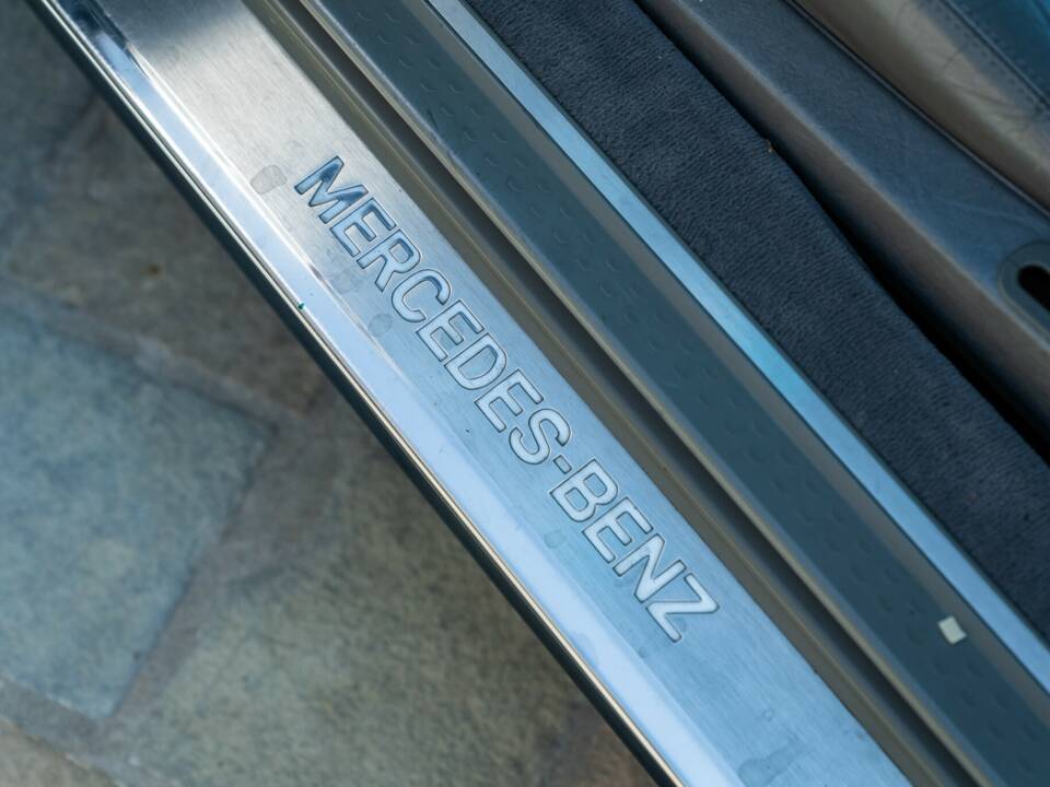 Image 28/45 of Mercedes-Benz 500 SL (1990)