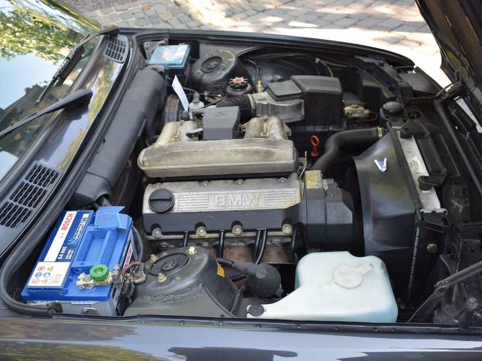 Afbeelding 10/13 van BMW 318i (1993)