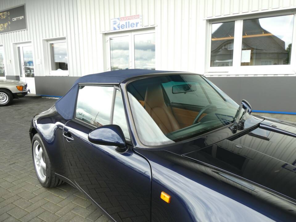 Image 22/29 of Porsche 911 Carrera (1995)